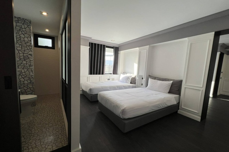 Deluxe Family Room 